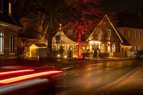 Die Lounge & Bar von der Straße aus